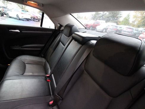 Used 2018 Chrysler 300 Limited image 25