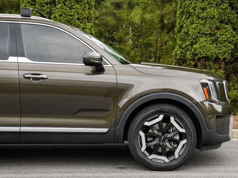 Used 2024 Kia Telluride S FWD image 14