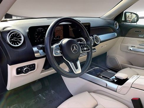 Used 2023 Mercedes-Benz GLB 250 w/ Premium Package image 15