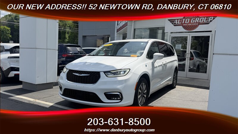 Used 2022 Chrysler Pacifica Touring-L FWD image 1