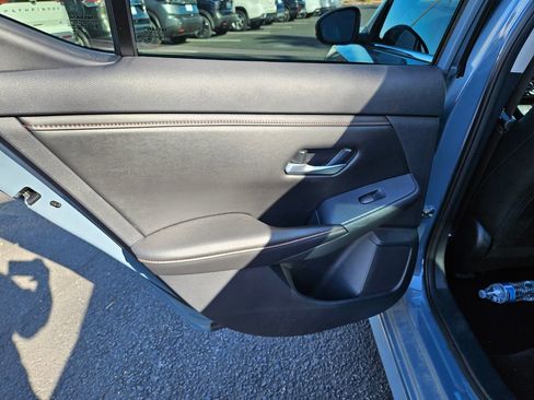 Used 2025 Nissan Sentra SR w/ SR Premium Package FWD image 8