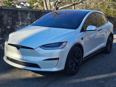 Used 2022 Tesla Model X image 13