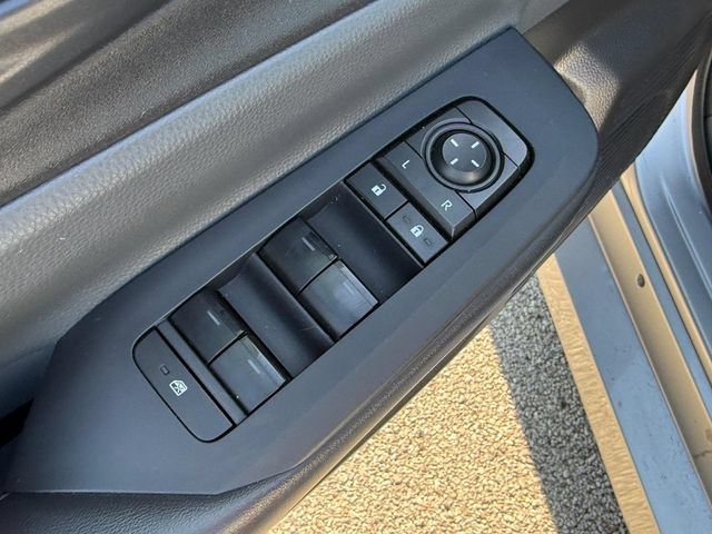 Used 2023 Toyota Prius LE FWD image 18