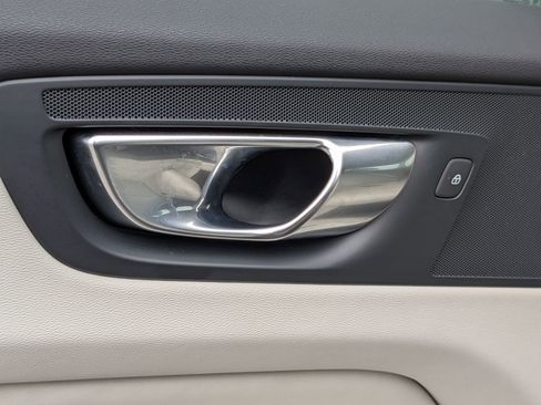 Used 2023 Volvo XC60 B5 Ultimate w/ Climate Package image 28