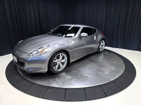 Used 2009 Nissan 370Z Touring w/ Sport Pkg RWD image 10