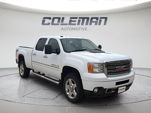 Used 2014 GMC Sierra 2500 Denali w/ Suspension Package, Off-Road AWD/4WD image 7
