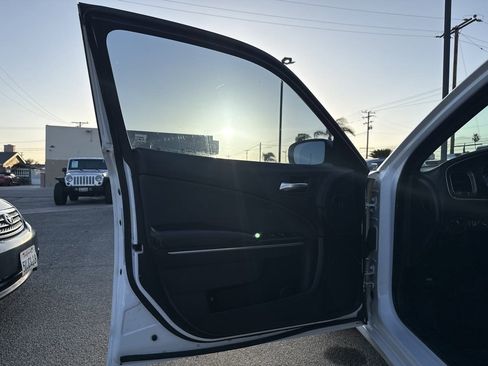 Used 2015 Dodge Charger SE w/ Popular Equipment Group RWD image 5