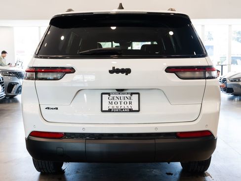 Used 2024 Jeep Grand Cherokee L Altitude AWD/4WD image 5