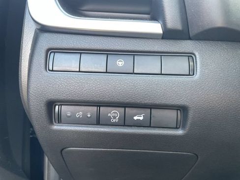 Used 2025 Nissan Rogue SV FWD image 34