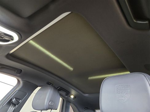 New 2025 Porsche Macan image 10