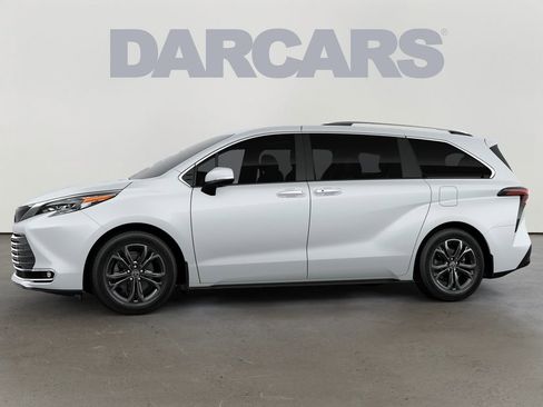 New 2026 Toyota Sienna Platinum image 4