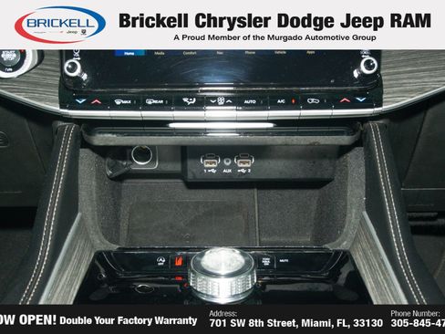Used 2024 Jeep Wagoneer L Series II RWD image 30