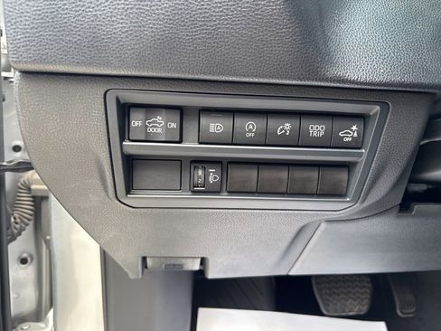 Used 2022 Toyota Tundra SR5 w/ SR5 Convenience Package AWD/4WD image 59