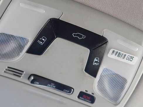 Used 2018 Toyota Sienna SE image 38