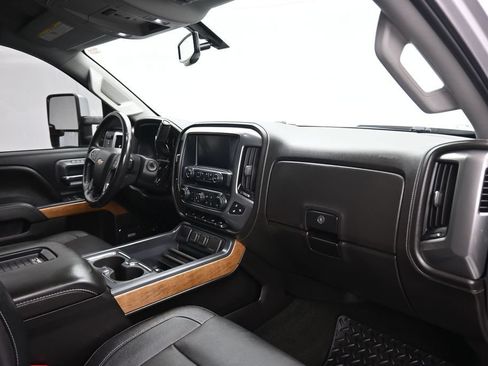 Used 2018 Chevrolet Silverado 2500 LTZ w/ LTZ Plus Package AWD/4WD image 44