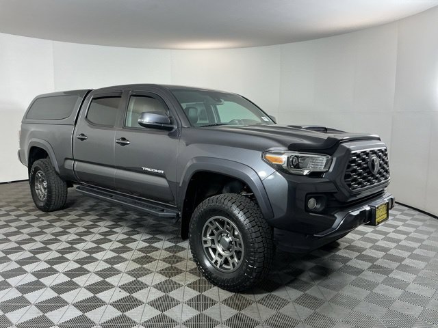 Used 2020 Toyota Tacoma TRD Sport AWD/4WD image 3