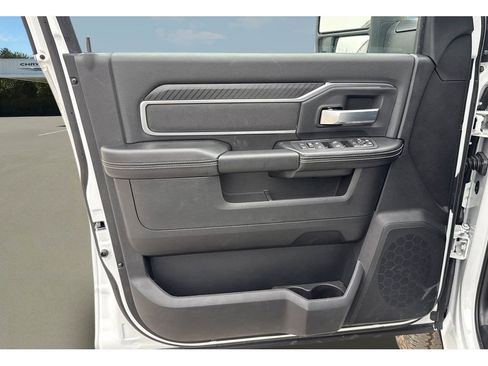 New 2026 RAM 2500 Big Horn AWD/4WD image 13