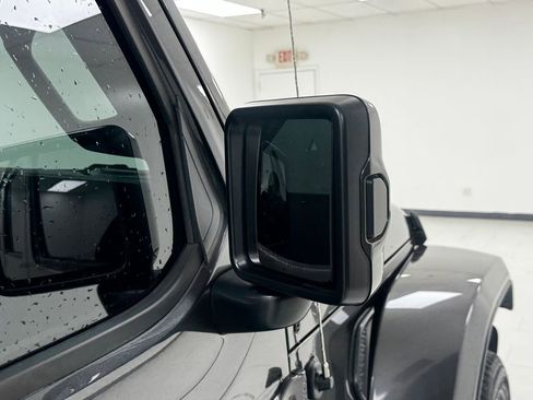 Used 2021 Jeep Wrangler Unlimited Sahara image 32