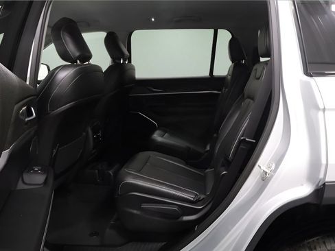 Used 2023 Jeep Grand Cherokee L Limited AWD/4WD image 11