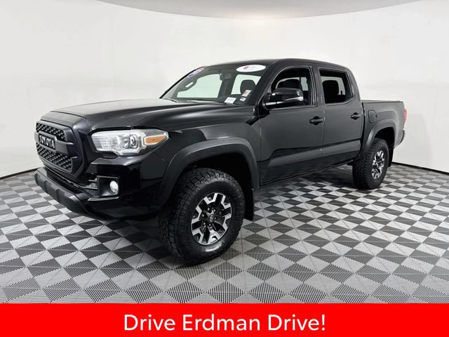 Certified 2017 Toyota Tacoma TRD Off-Road w/ Tow Package (A/T) AWD/4WD image 3