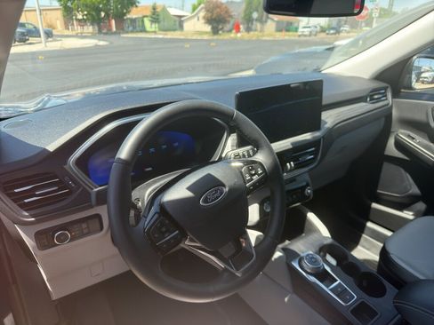 Used 2023 Ford Escape Platinum AWD/4WD image 6