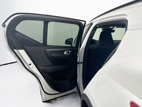 Used 2024 Volvo XC40 B5 Plus w/ Climate Package AWD/4WD image 28