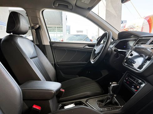 Used 2022 Volkswagen Tiguan SE image 30