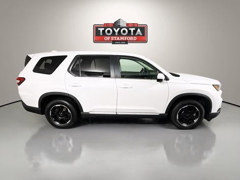 Used 2025 Honda Pilot EX-L image 8