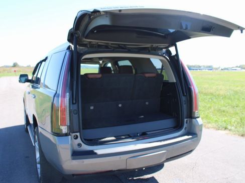 Used 2018 Cadillac Escalade Premium Luxury image 35