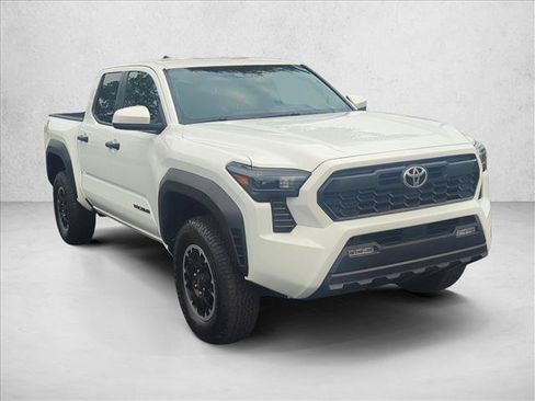 Certified 2025 Toyota Tacoma TRD Off-Road AWD/4WD image 3