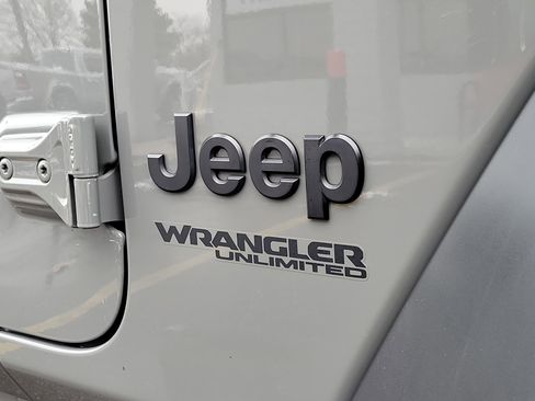 Used 2022 Jeep Wrangler Unlimited Sport image 6