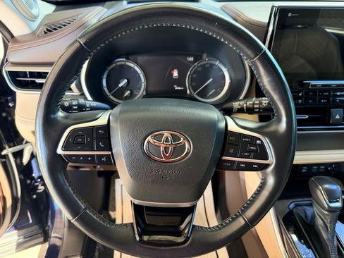 Used 2022 Toyota Highlander Platinum image 10