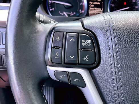 Used 2019 Toyota Highlander SE w/ Nightshade Edition AWD/4WD image 23