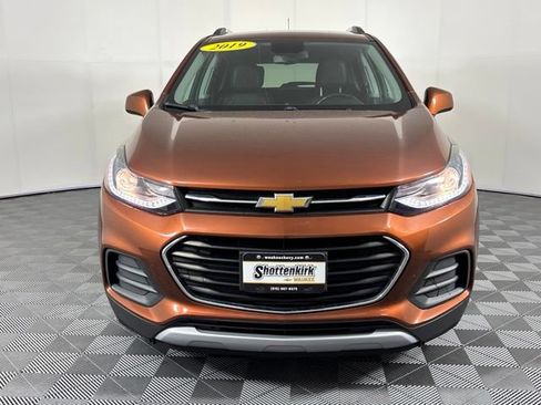 Used 2019 Chevrolet Trax LT w/ LT Convenience Package FWD image 3