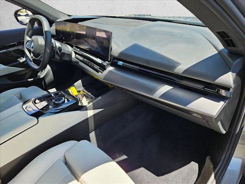 Certified 2025 BMW 530i image 20