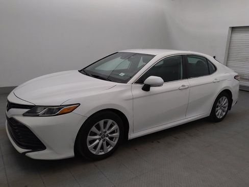 Used 2019 Toyota Camry LE w/ Convenience Package image 2