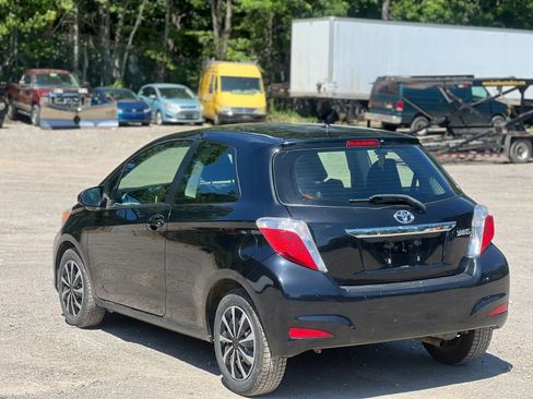 Used 2012 Toyota Yaris L FWD image 4