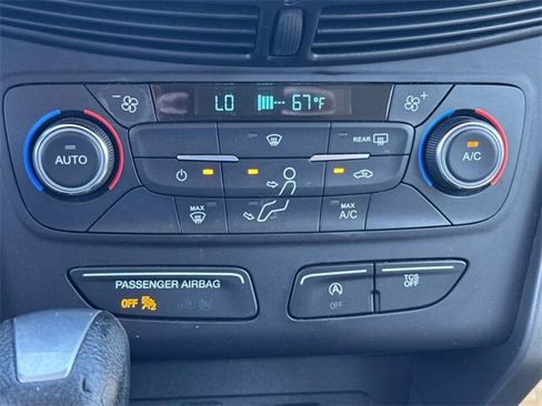 Used 2017 Ford Escape SE image 23