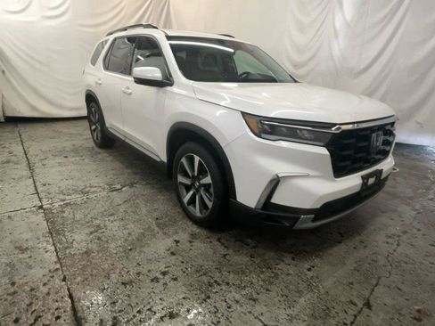Used 2023 Honda Pilot Touring image 2