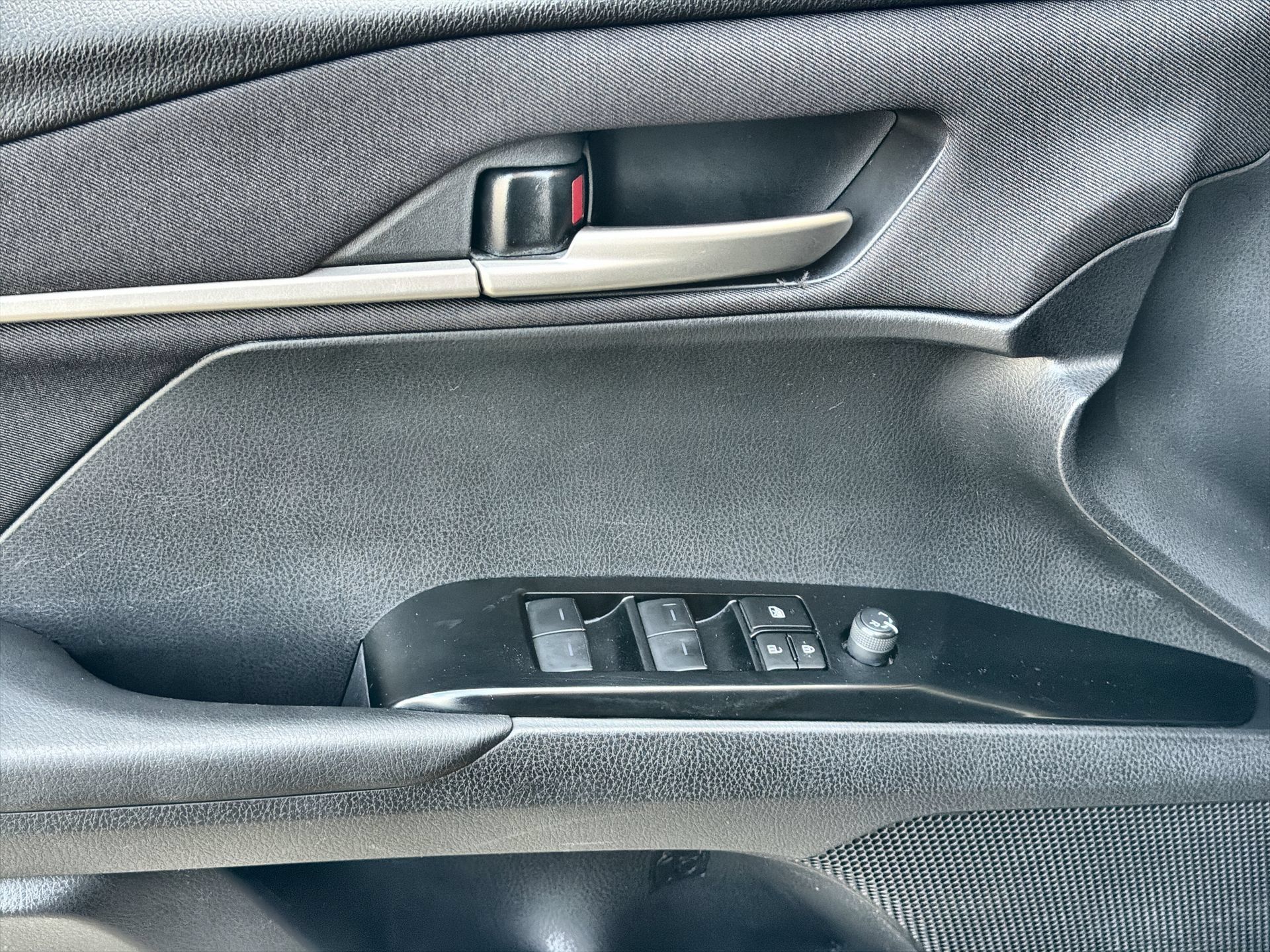 Used 2025 Toyota Camry LE FWD image 13
