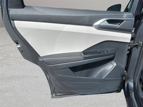 Used 2025 Volkswagen Taos SE image 17