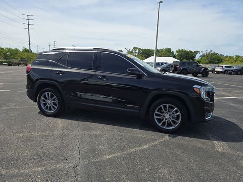 Used 2024 GMC Terrain SLT AWD/4WD image 2