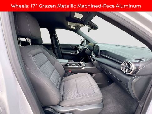 Used 2025 Chevrolet Equinox LT image 17