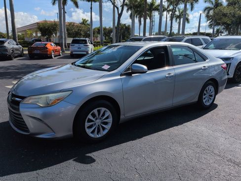 Used 2016 Toyota Camry LE FWD image 7