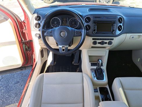 Used 2013 Volkswagen Tiguan SE image 6