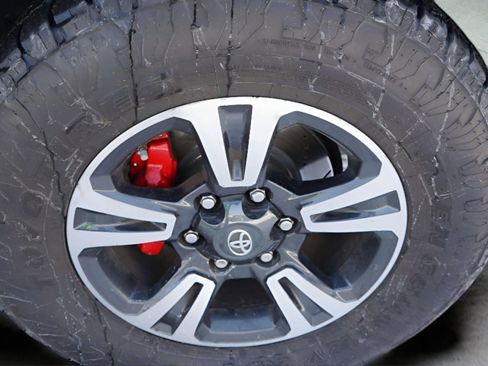 Used 2016 Toyota Tacoma SR image 20