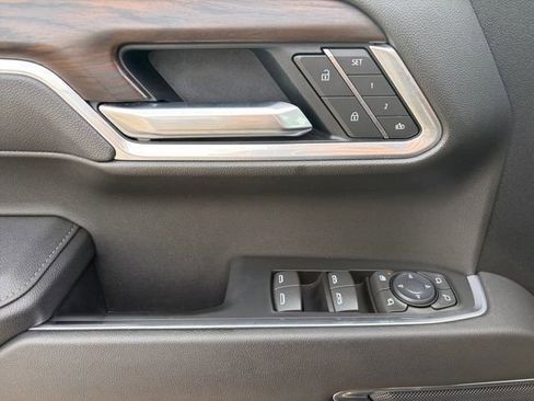 Certified 2025 GMC Sierra 1500 SLT image 4