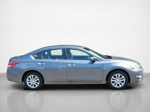 Used 2015 Nissan Altima 2.5 S w/ Power Driver Seat Package FWD image 2