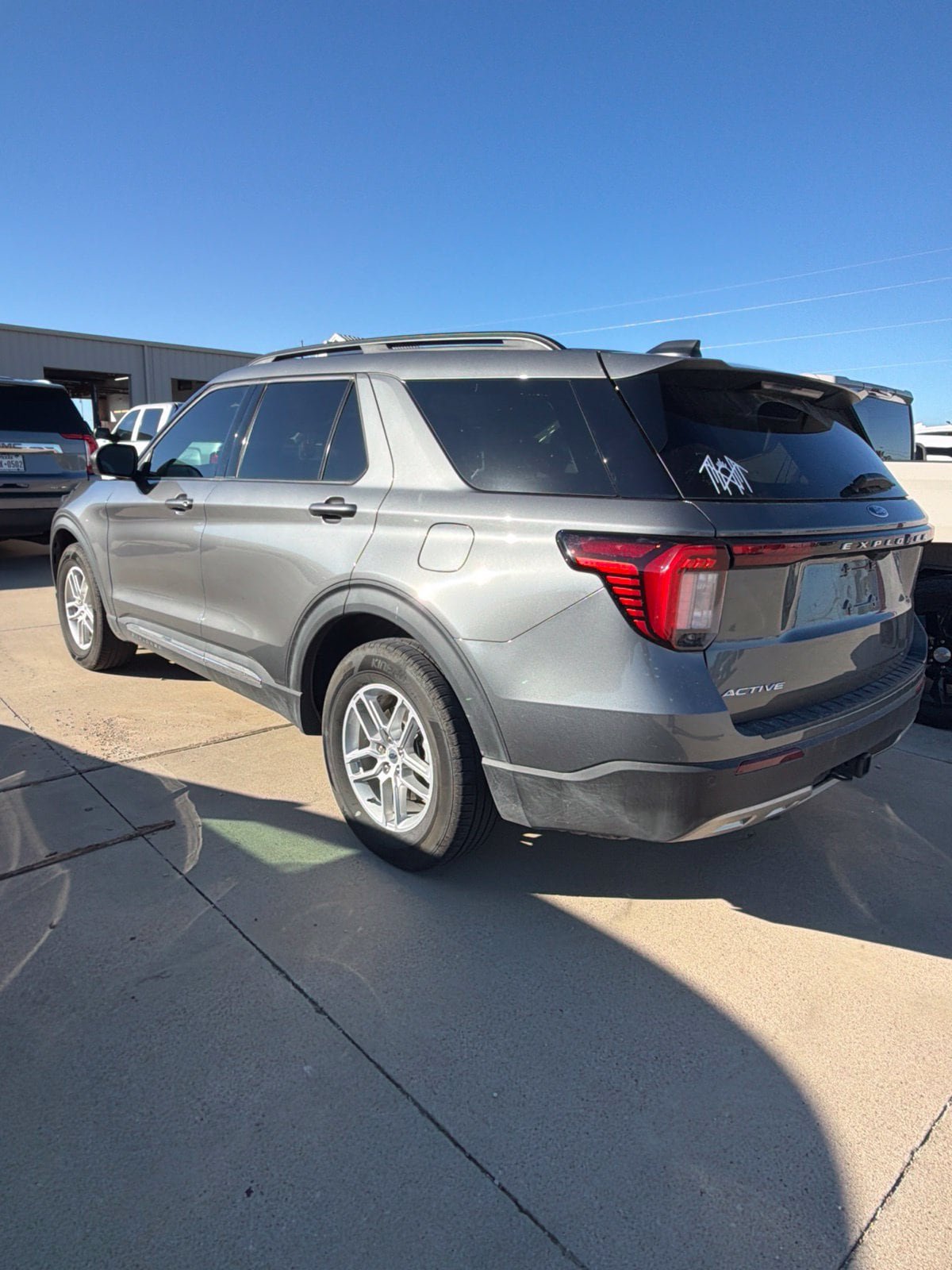 Used 2025 Ford Explorer Active w/ Active Comfort Package RWD image 6