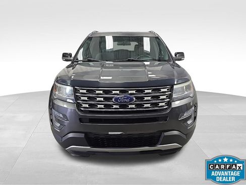 Used 2017 Ford Explorer XLT FWD image 2